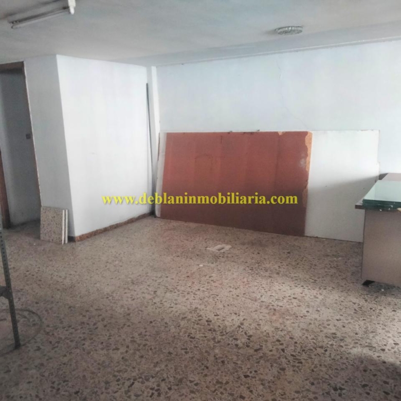 SE ALQUILA LOCAL COMERCIAL EN EL CENTRO DE TUI