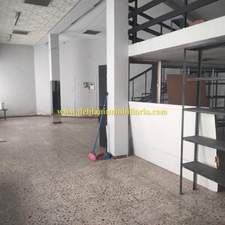 SE ALQUILA LOCAL COMERCIAL EN EL CENTRO DE TUI