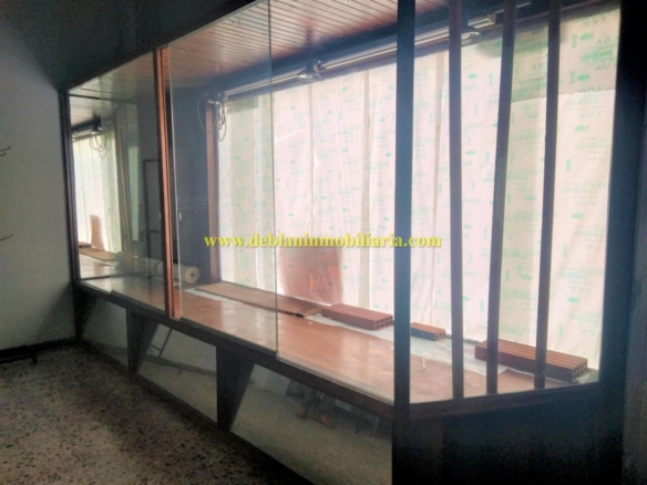 SE ALQUILA LOCAL COMERCIAL EN EL CENTRO DE TUI