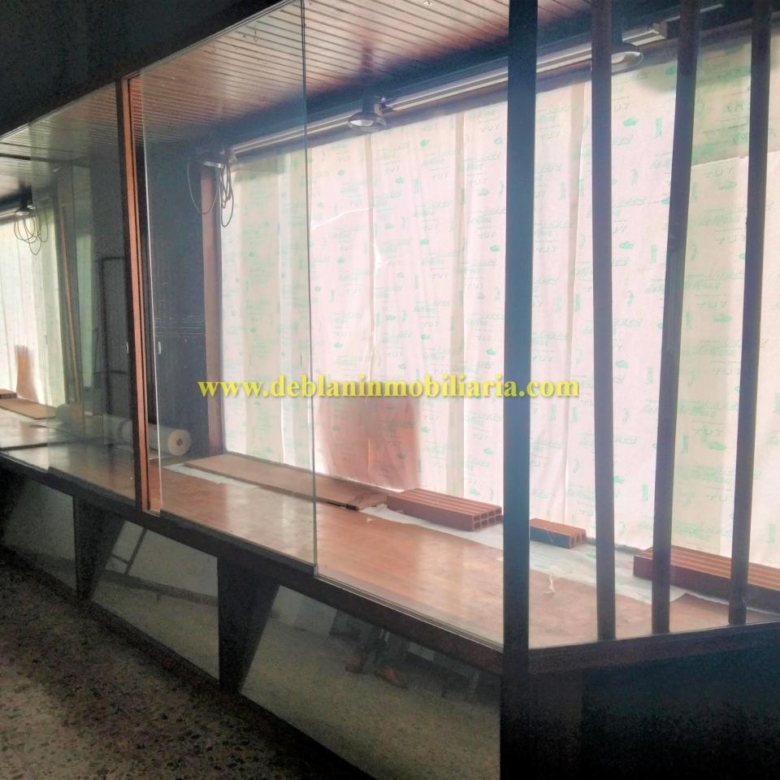SE ALQUILA LOCAL COMERCIAL EN EL CENTRO DE TUI
