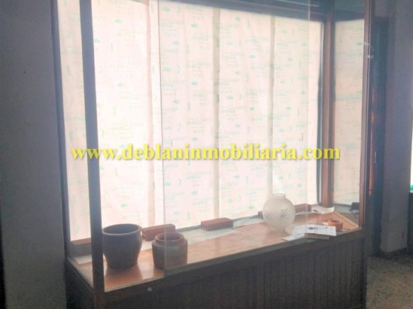 SE ALQUILA LOCAL COMERCIAL EN EL CENTRO DE TUI