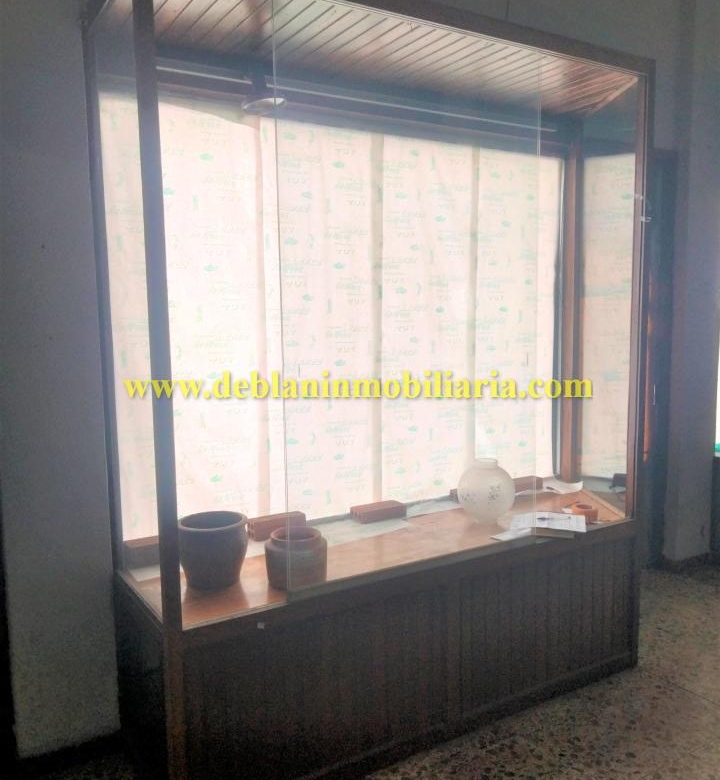 SE ALQUILA LOCAL COMERCIAL EN EL CENTRO DE TUI