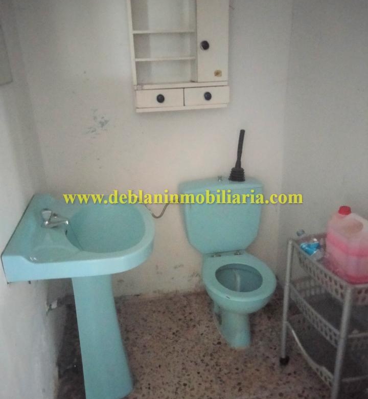 SE ALQUILA LOCAL COMERCIAL EN EL CENTRO DE TUI