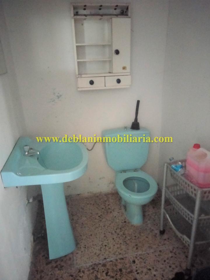 168871913781500023944_168871882422 SE ALQUILA LOCAL COMERCIAL EN EL CENTRO DE TUI