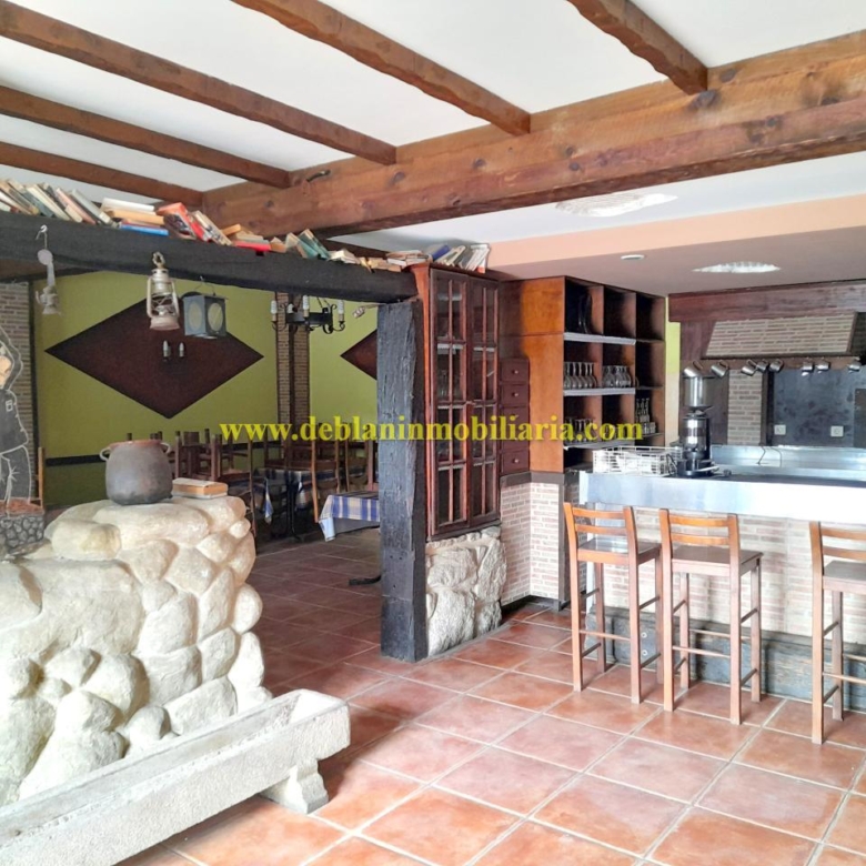 RESTAURANTE / BAR UBICADO EN ZONA ESTRATÉGICA