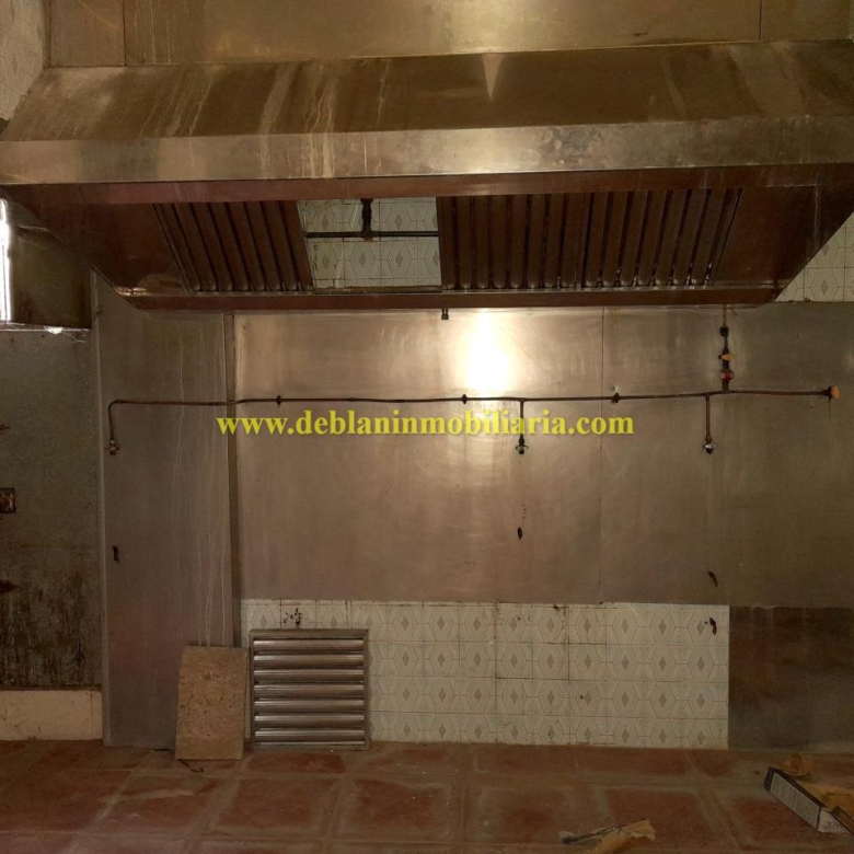 RESTAURANTE / BAR UBICADO EN ZONA ESTRATÉGICA
