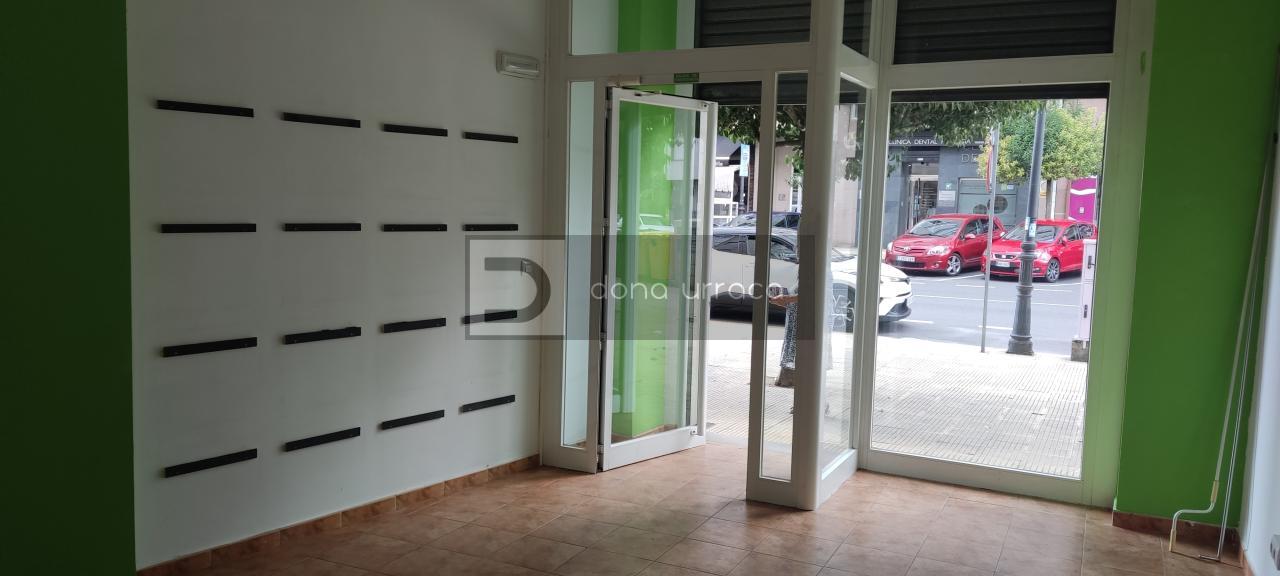 169503713011500024223_169503372611 LOCAL COMERCIAL EN AV. CELANOVA,BARBADAS SOBRE CALLE PRINCIPAL