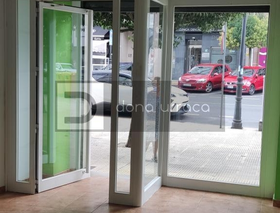 LOCAL COMERCIAL EN AV. CELANOVA,BARBADAS SOBRE CALLE PRINCIPAL