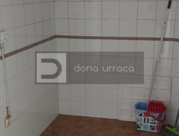 LOCAL COMERCIAL EN AV. CELANOVA,BARBADAS SOBRE CALLE PRINCIPAL