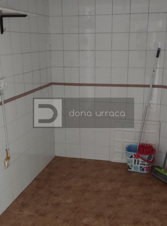 LOCAL COMERCIAL EN AV. CELANOVA,BARBADAS SOBRE CALLE PRINCIPAL