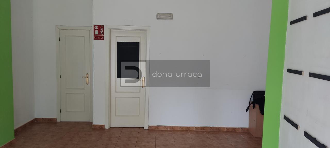 169503713389000024223_169503458792 LOCAL COMERCIAL EN AV. CELANOVA,BARBADAS SOBRE CALLE PRINCIPAL