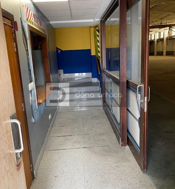 GRAN NAVE EN EL POLIGONO SAN CIPRIAN DAS VIÑAS