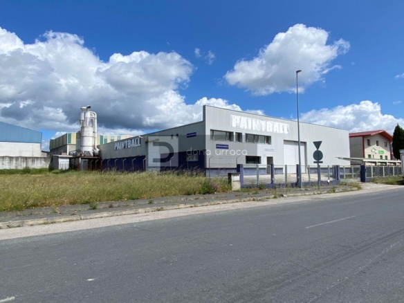 GRAN NAVE EN EL POLIGONO SAN CIPRIAN DAS VIÑAS