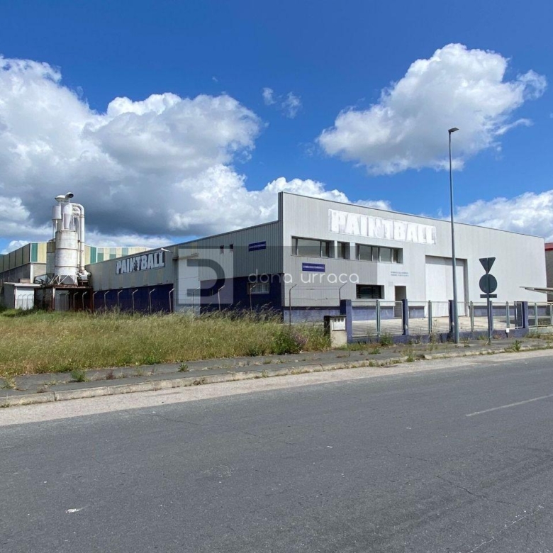 GRAN NAVE EN EL POLIGONO SAN CIPRIAN DAS VIÑAS