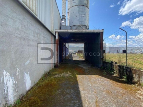 GRAN NAVE EN EL POLIGONO SAN CIPRIAN DAS VIÑAS
