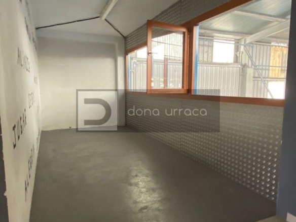 GRAN NAVE EN EL POLIGONO SAN CIPRIAN DAS VIÑAS