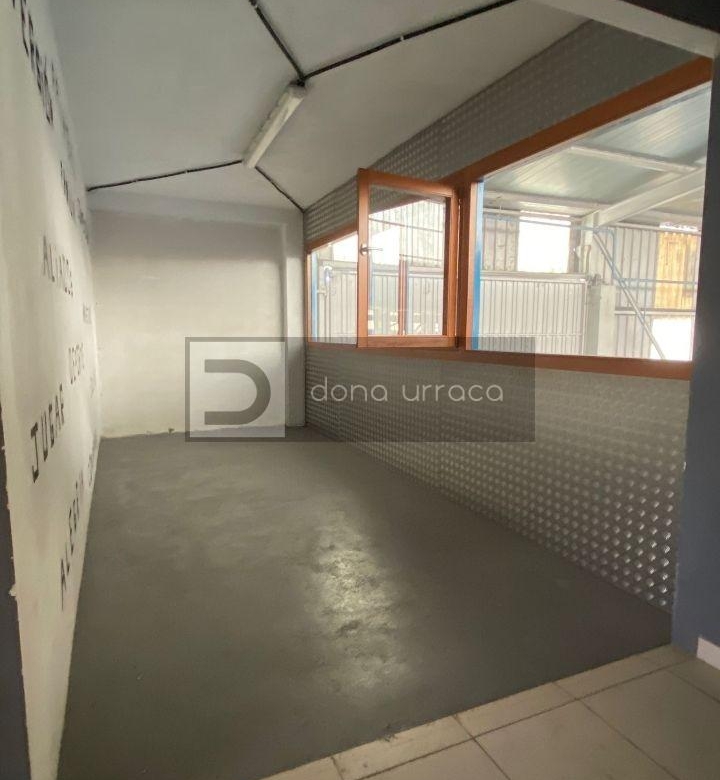 GRAN NAVE EN EL POLIGONO SAN CIPRIAN DAS VIÑAS