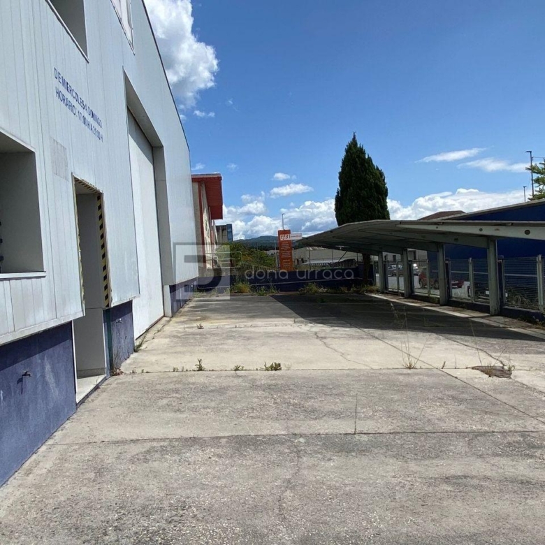 GRAN NAVE EN EL POLIGONO SAN CIPRIAN DAS VIÑAS