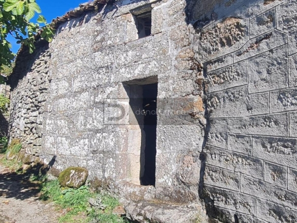 GRAN CASA DE PIEDRA ECONOMICA PARA REFORMAR