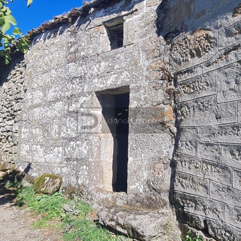 GRAN CASA DE PIEDRA ECONOMICA PARA REFORMAR