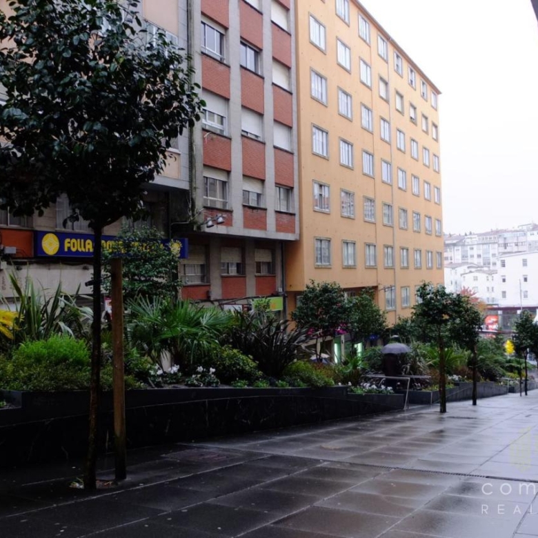 Céntrico local en la ciudad