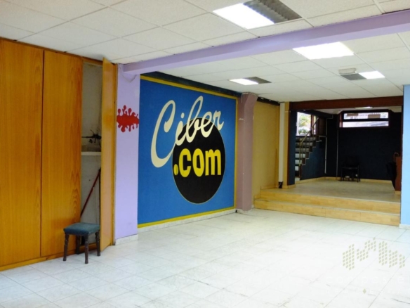 Céntrico local en la ciudad