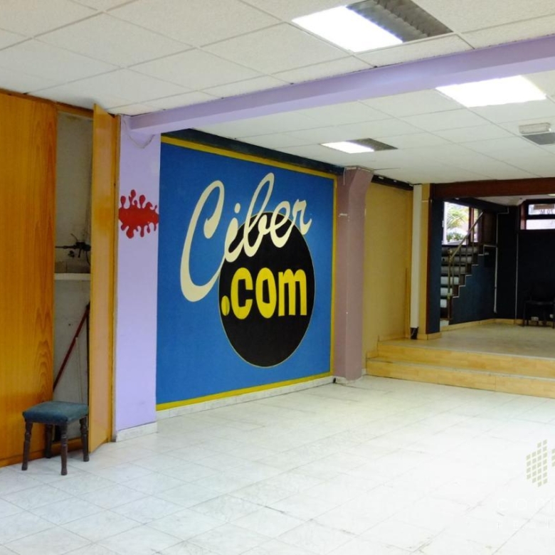 Céntrico local en la ciudad