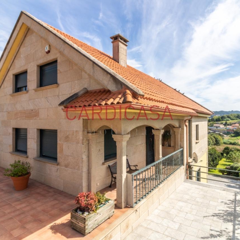 Chalet de piedra a un paso del centro de Vigo