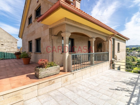 Chalet de piedra a un paso del centro de Vigo