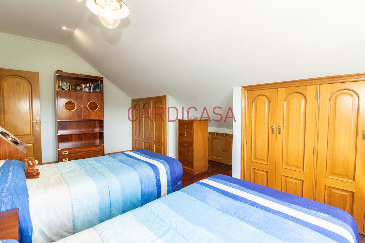 169961724446500035404_169419147314 Chalet de piedra a un paso del centro de Vigo
