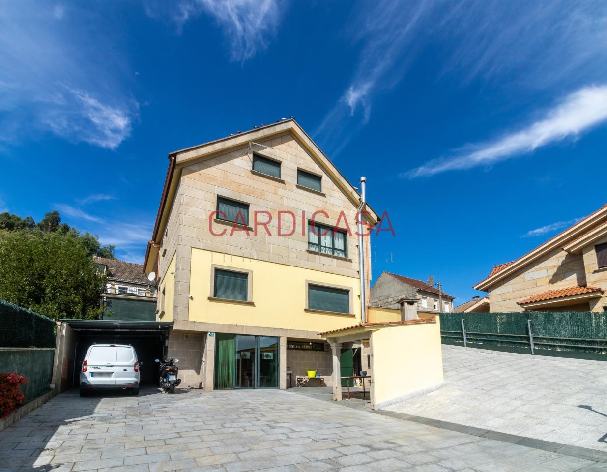 169961724894000035404_169419127283 Chalet de piedra a un paso del centro de Vigo