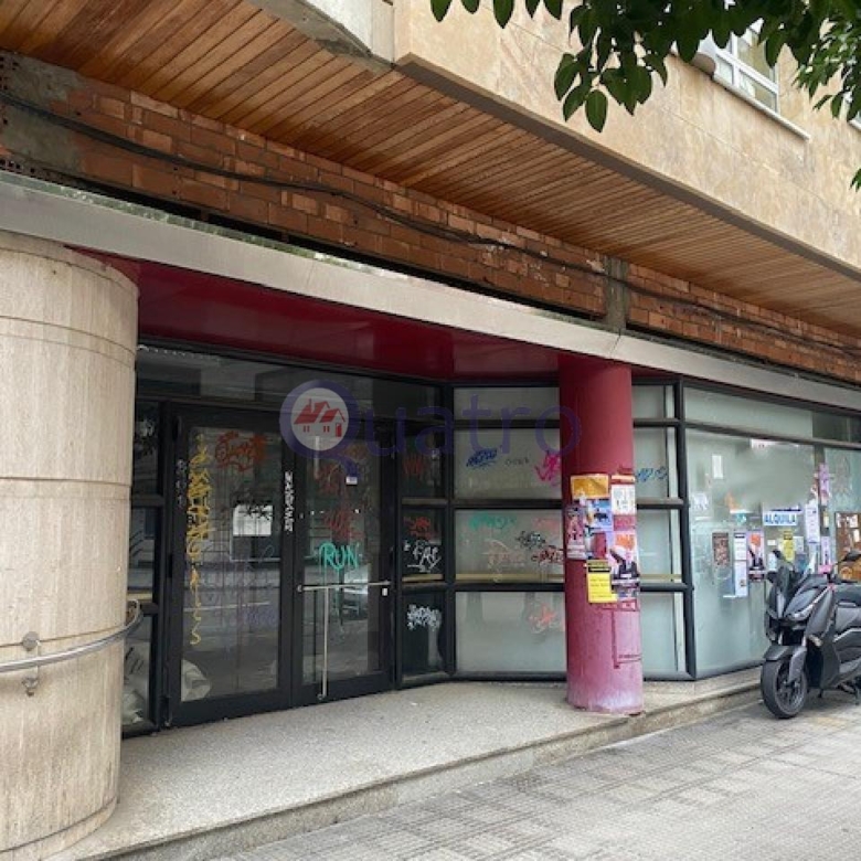 Venta o alquiler gran local comercial al lado del Jardín de San Francisco