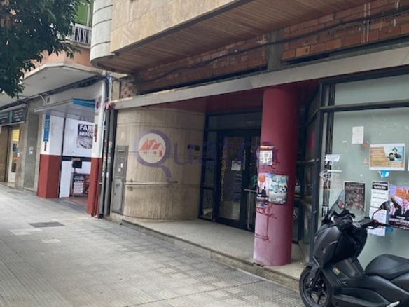 Venta o alquiler gran local comercial al lado del Jardín de San Francisco
