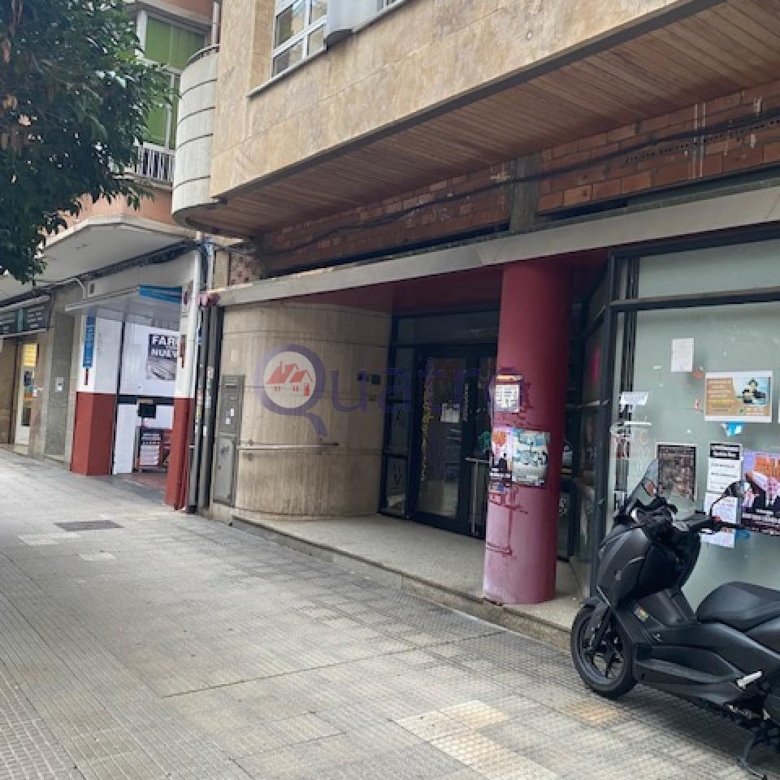 Venta o alquiler gran local comercial al lado del Jardín de San Francisco