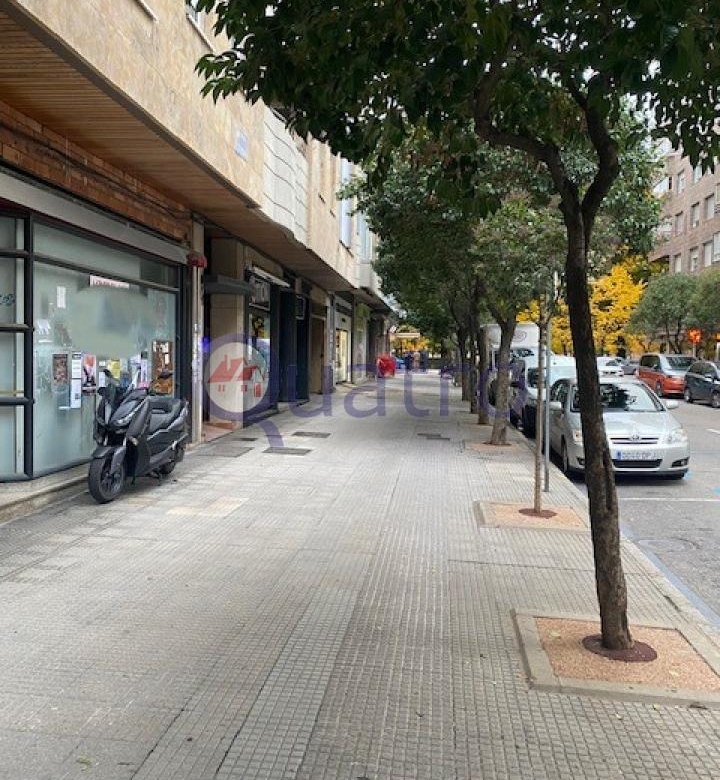 Venta o alquiler gran local comercial al lado del Jardín de San Francisco