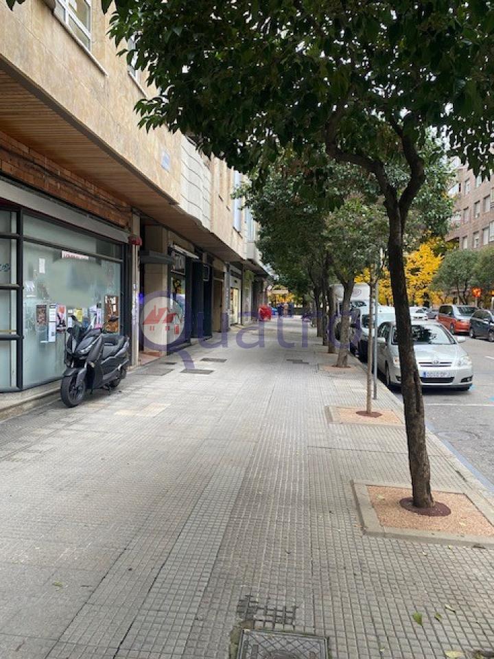 170023742604800024614_170022122143 Venta o alquiler gran local comercial al lado del Jardín de San Francisco