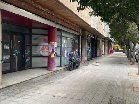 Venta o alquiler gran local comercial al lado del Jardín de San Francisco