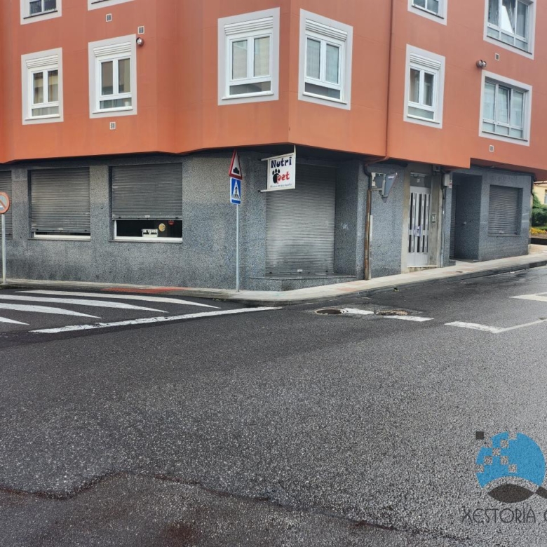BAJO COMERCIAL EN ESQUINA ZONA GADIS