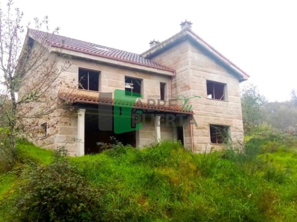 CHALET EN VENTA PARA REMATAR EN NOGUEIRA DE RAMUÍN