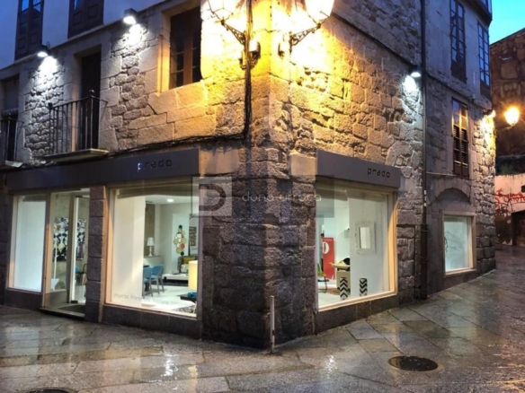 VENTA/ALQUILER IMPRESIONANTE LOCAL EN EL CASCO ANTIGUO