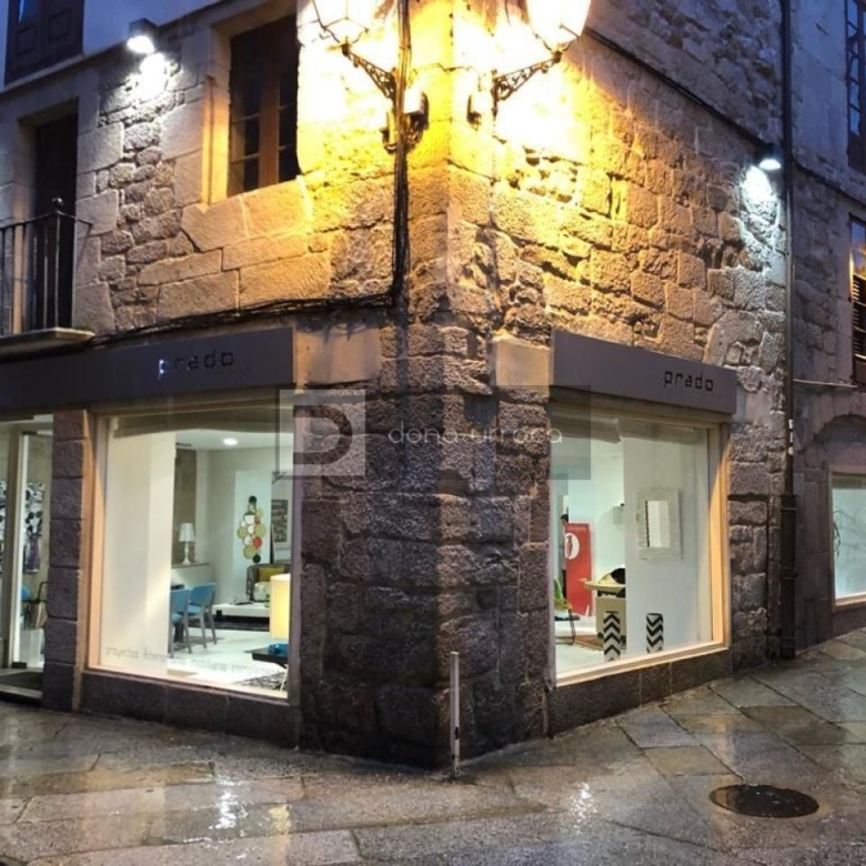 VENTA/ALQUILER IMPRESIONANTE LOCAL EN EL CASCO ANTIGUO