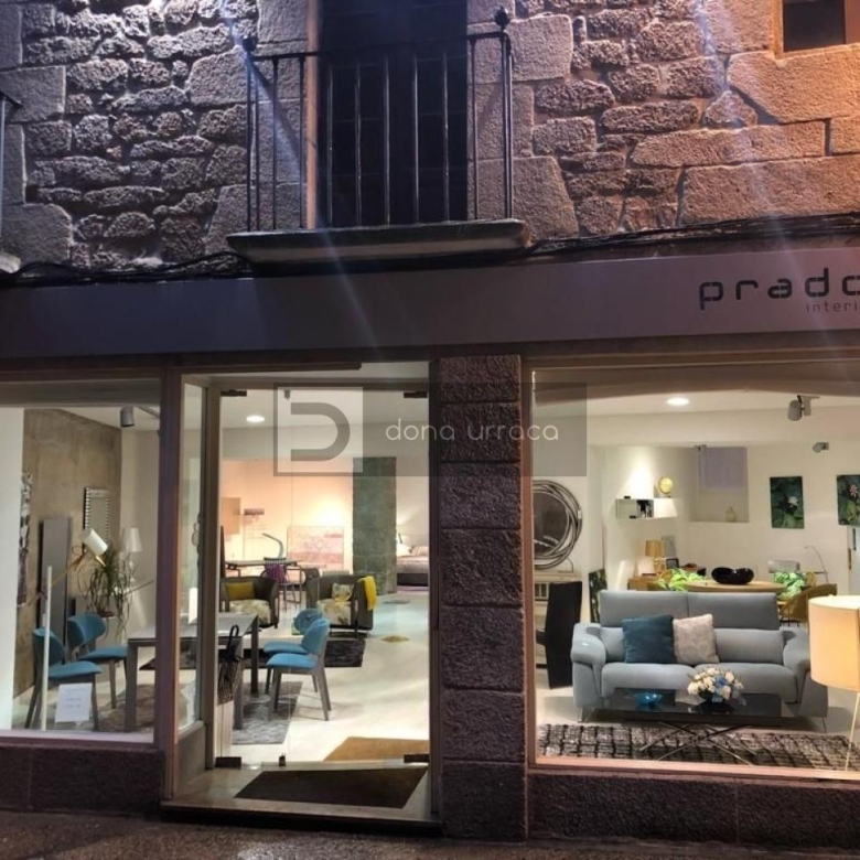 VENTA/ALQUILER IMPRESIONANTE LOCAL EN EL CASCO ANTIGUO