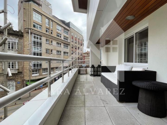 SE VENDE O ALQUILA EXCLUSIVO  DUPLEX TOTALMENTE EXTERIOR  DE 4 HABITACIONES EN PLAZA SAN JOSÉ PRÓXIMO A LA PEREGRINA
