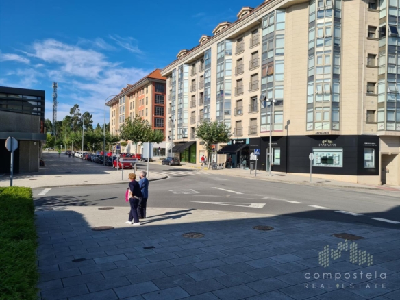 Excelente local comercial, en esquina