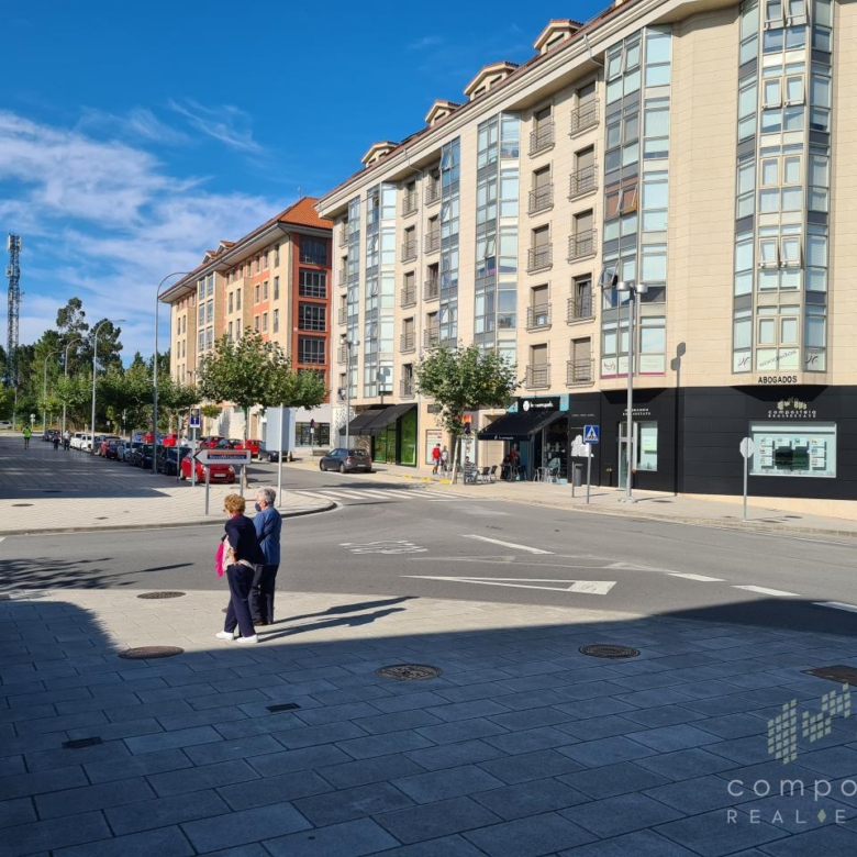 Excelente local comercial, en esquina
