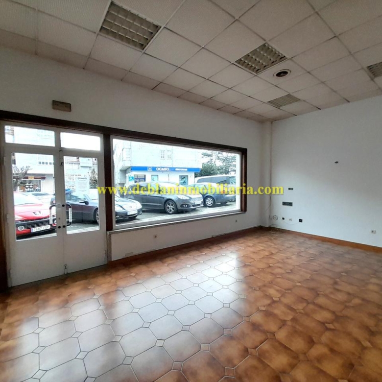 LOCAL DE 122 M2 EN EL CENTRO DE TUI