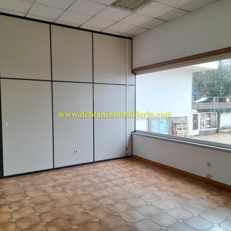 LOCAL DE 122 M2 EN EL CENTRO DE TUI