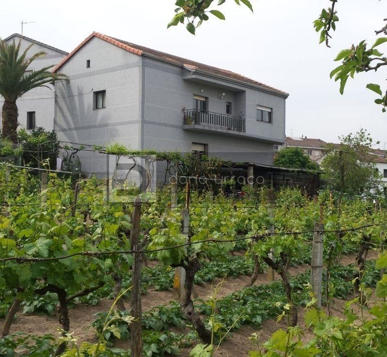 VENTA DE CASA EN OURENSE ZONA A CUÑA CON TERRENO