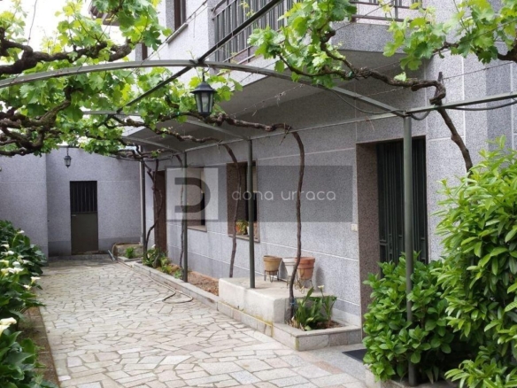 VENTA DE CASA EN OURENSE ZONA A CUÑA CON TERRENO