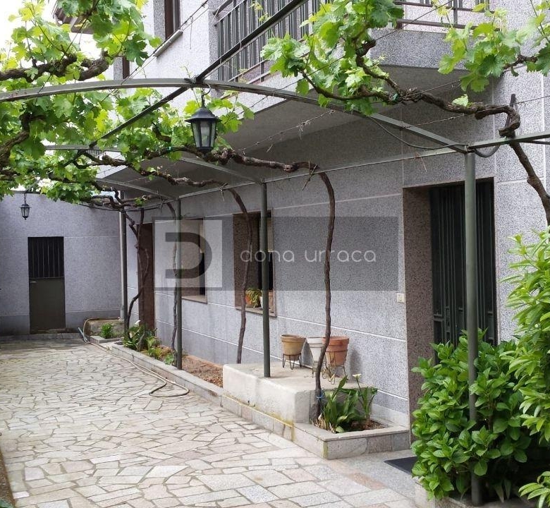 VENTA DE CASA EN OURENSE ZONA A CUÑA CON TERRENO